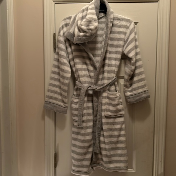 NWOT Lupilu Robe - Picture 1 of 3